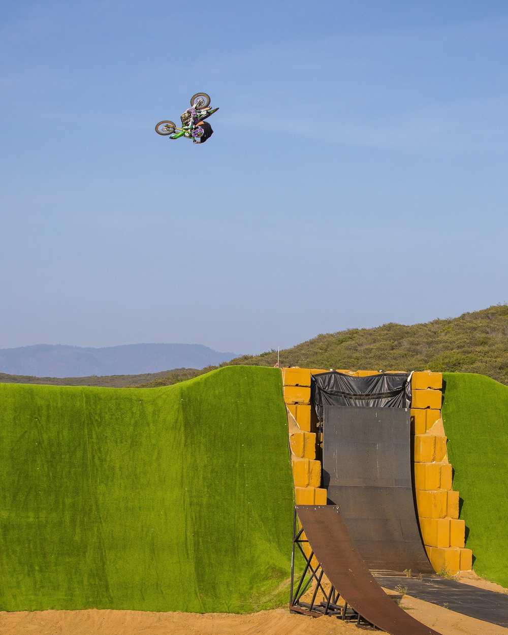 Slayco96 Knee Guard - Explosion Colorway