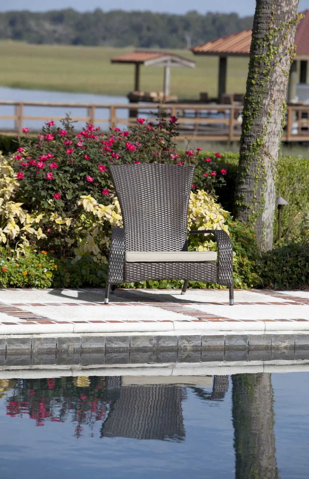 Coconino Wicker Chair - Durable & Lightweight Outdoor Seating