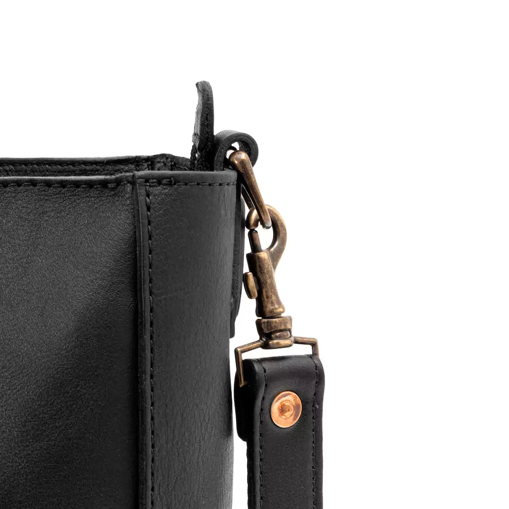 Ellington Leather Market Tote with Zippered Pouch