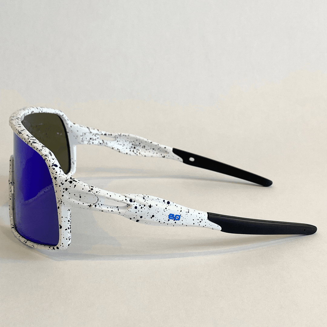 Eastern Outer Flying Dog - Snowstorm with Blue-Mirror Revo Lens