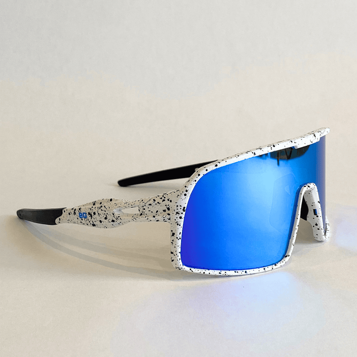 Eastern Outer Flying Dog - Snowstorm with Blue-Mirror Revo Lens