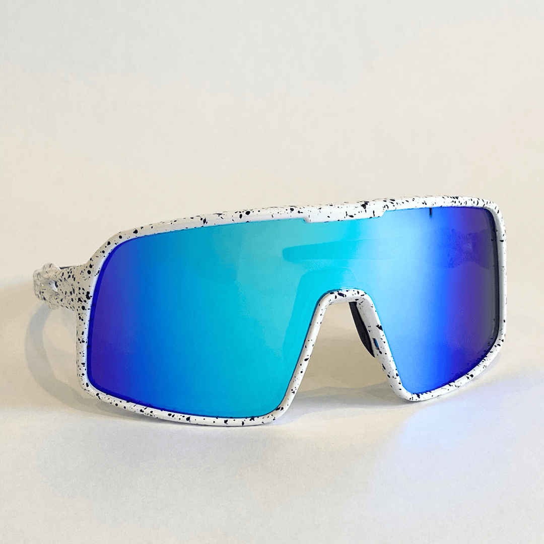 Eastern Outer Flying Dog - Snowstorm with Blue-Mirror Revo Lens