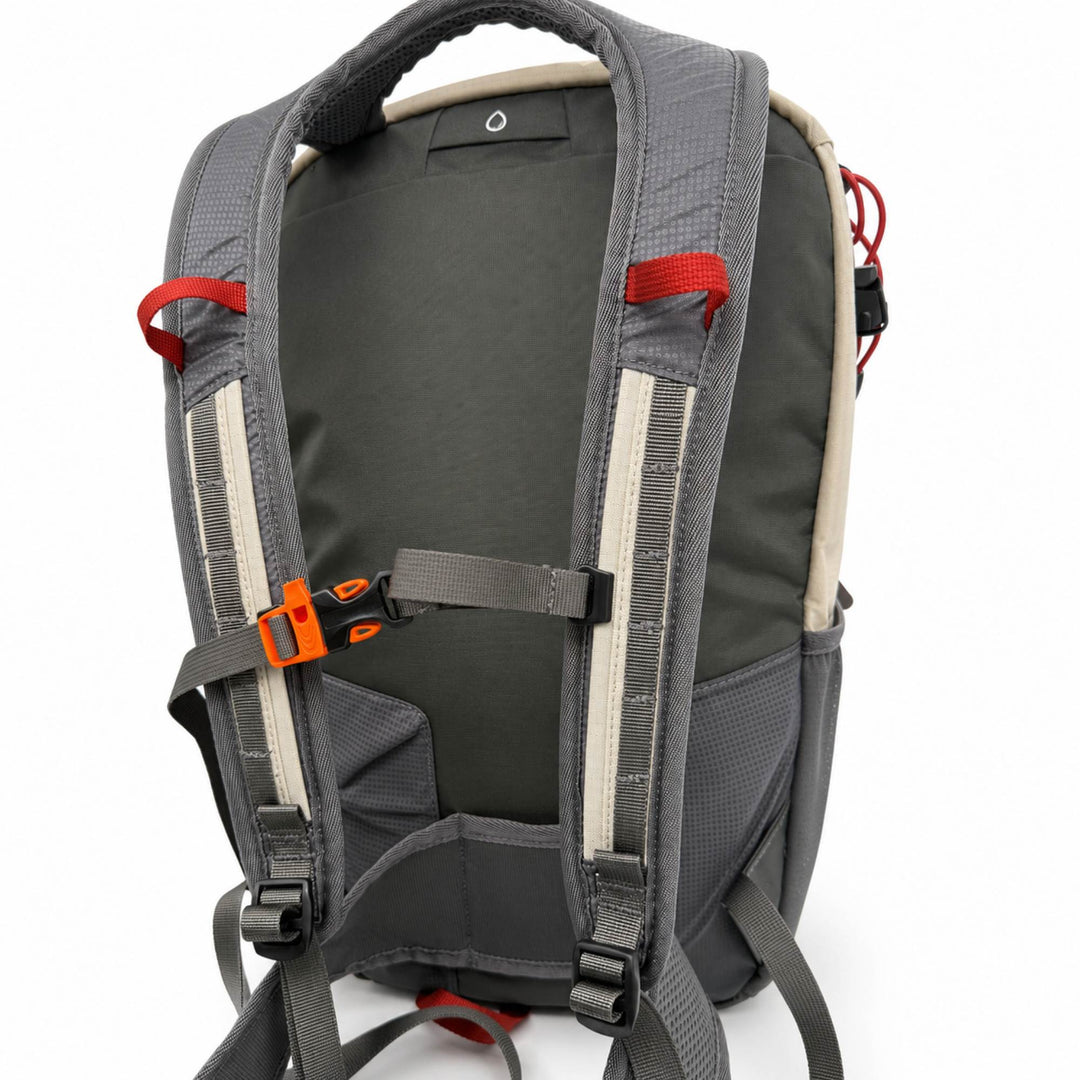 Near Zero Outdoor Gear Little Dean - 20L Hiking Backpack