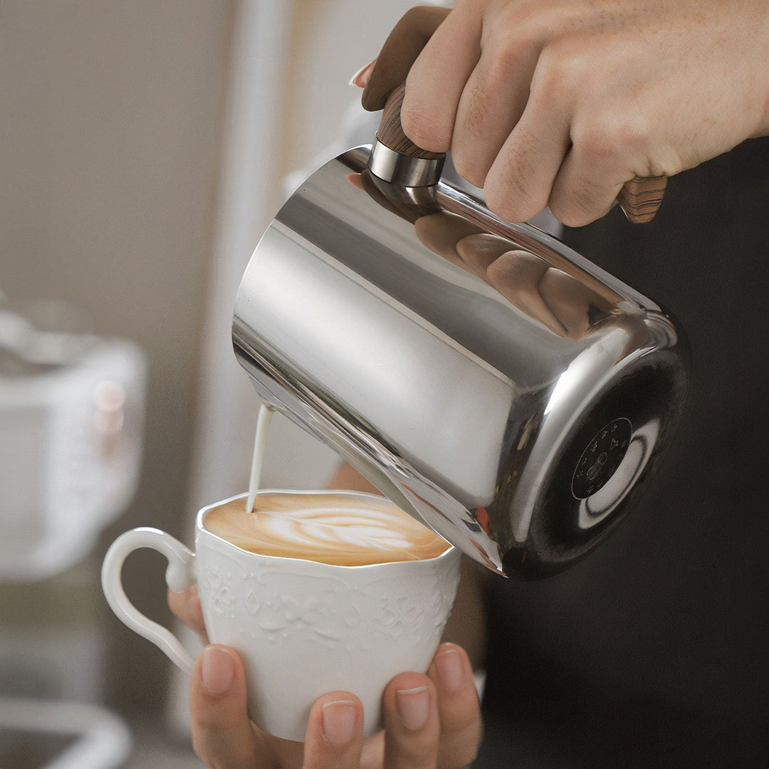 Thickened Milk Jugs For Latte, Cappuccino And Frothing Milk