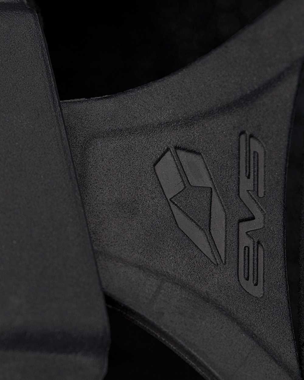 Knee Protection Axis Sport Brace - Optimal Comfort & Flexibility