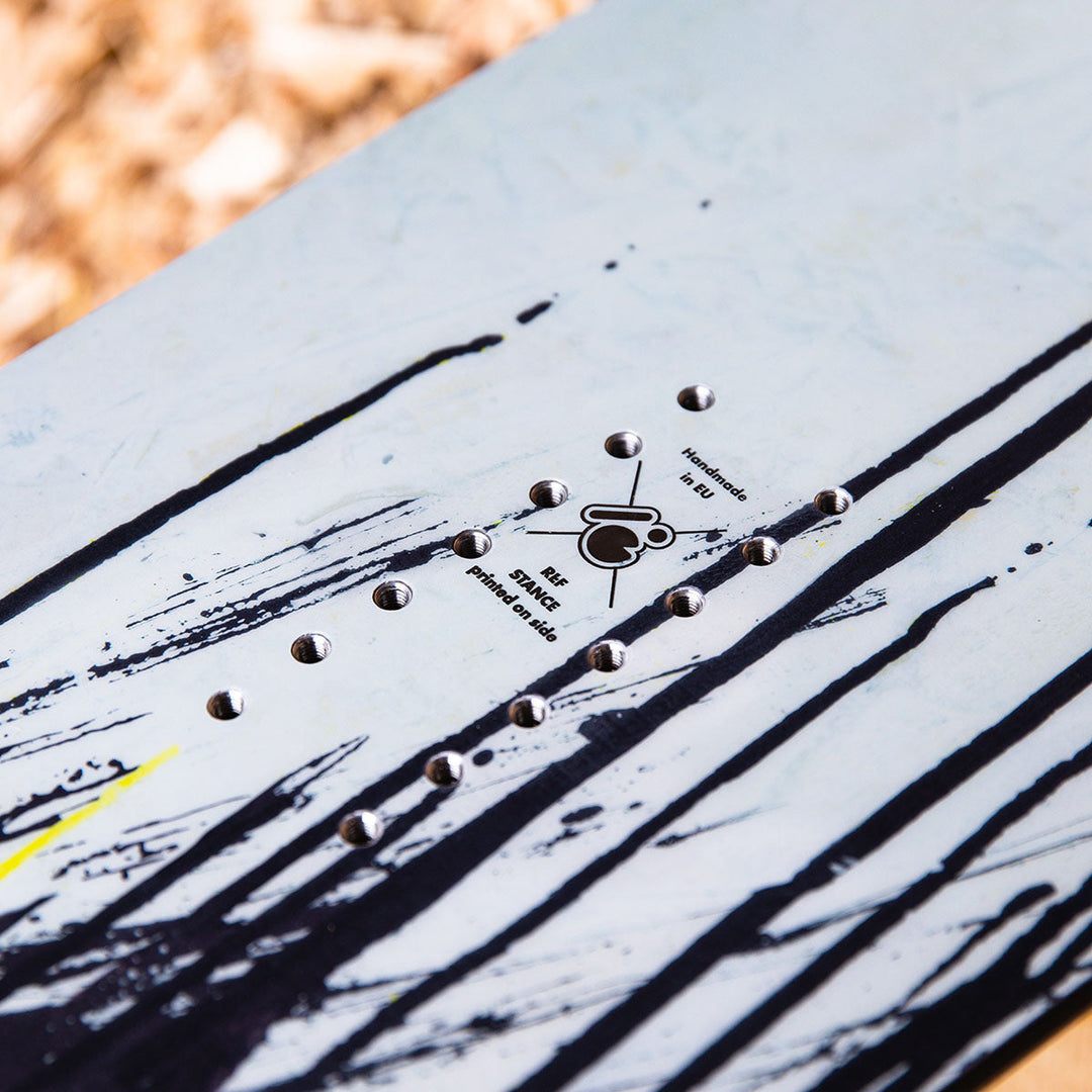 Vertical Snowboard Slash by GiGi - Performance for All Conditions