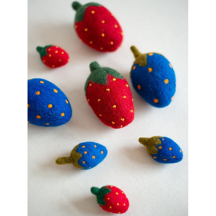KITTY STRAWBERRIES