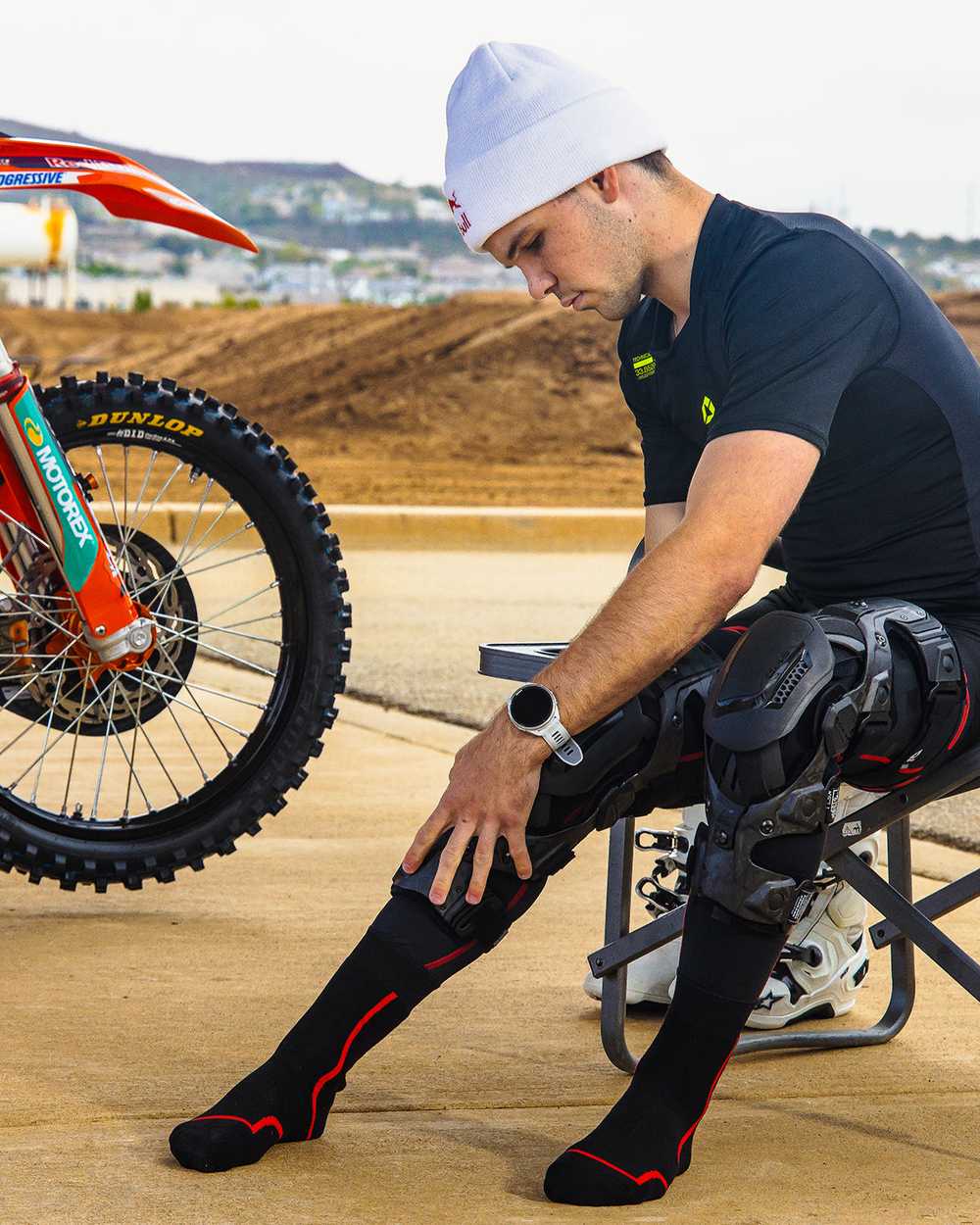 Web Eclipse Knee Brace for Protection and Comfort