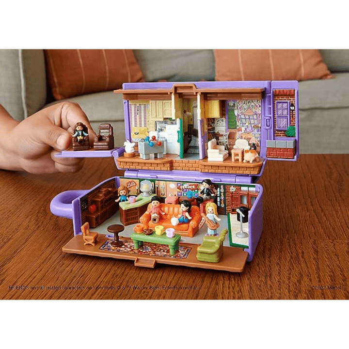 Polly Pocket Playset: Friends Compact With 6 Dolls and 9 Accessories